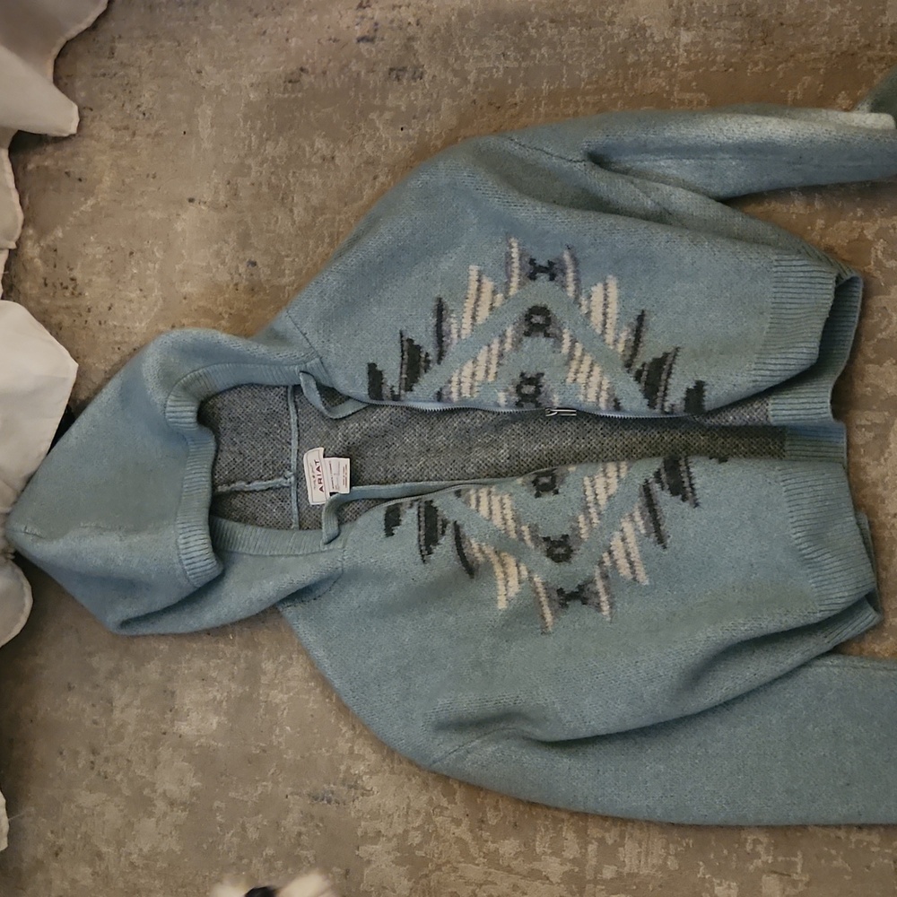 ariat hooded zip up